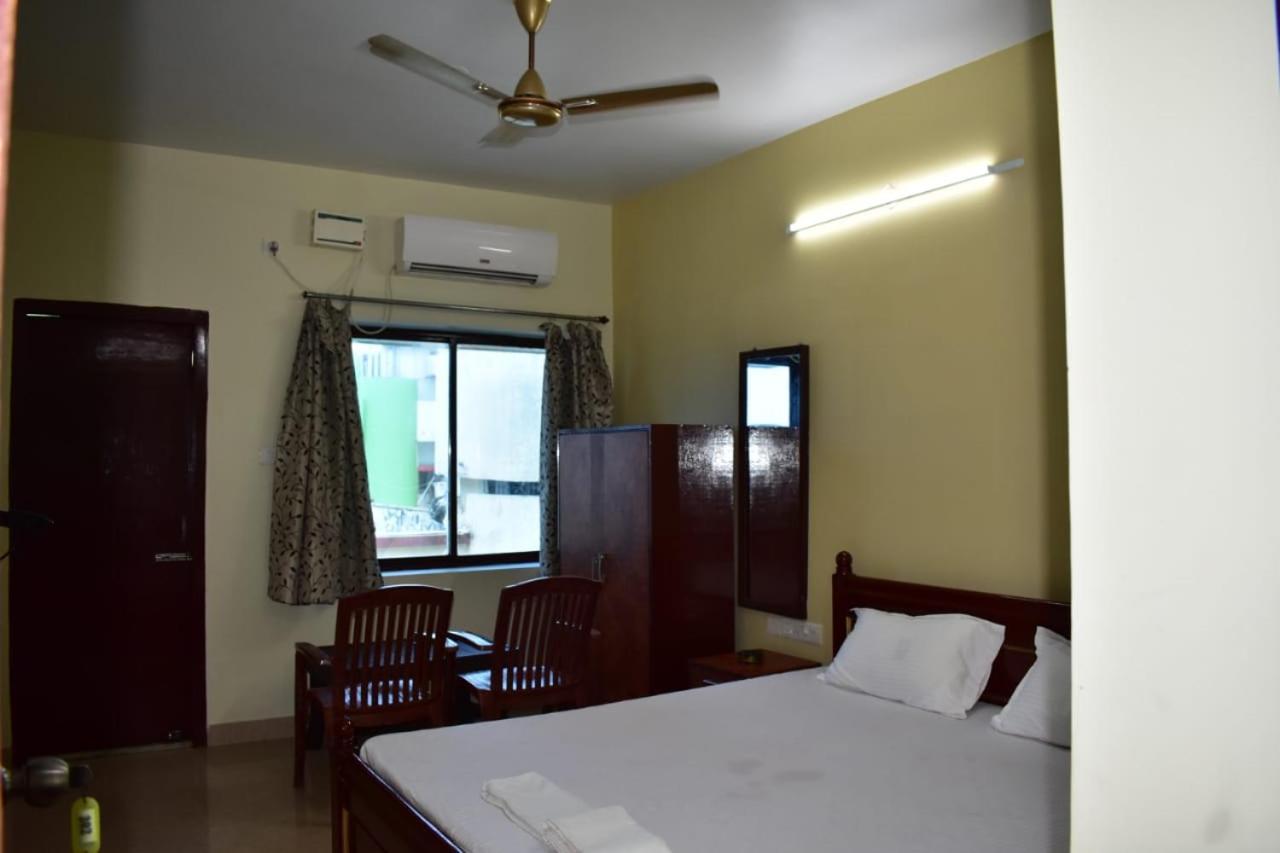 Hotel Lovely Inn ! Puri Purî Extérieur photo